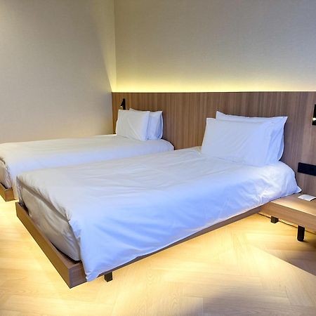 Resident Hotel Abay 阿拉木图 外观 照片