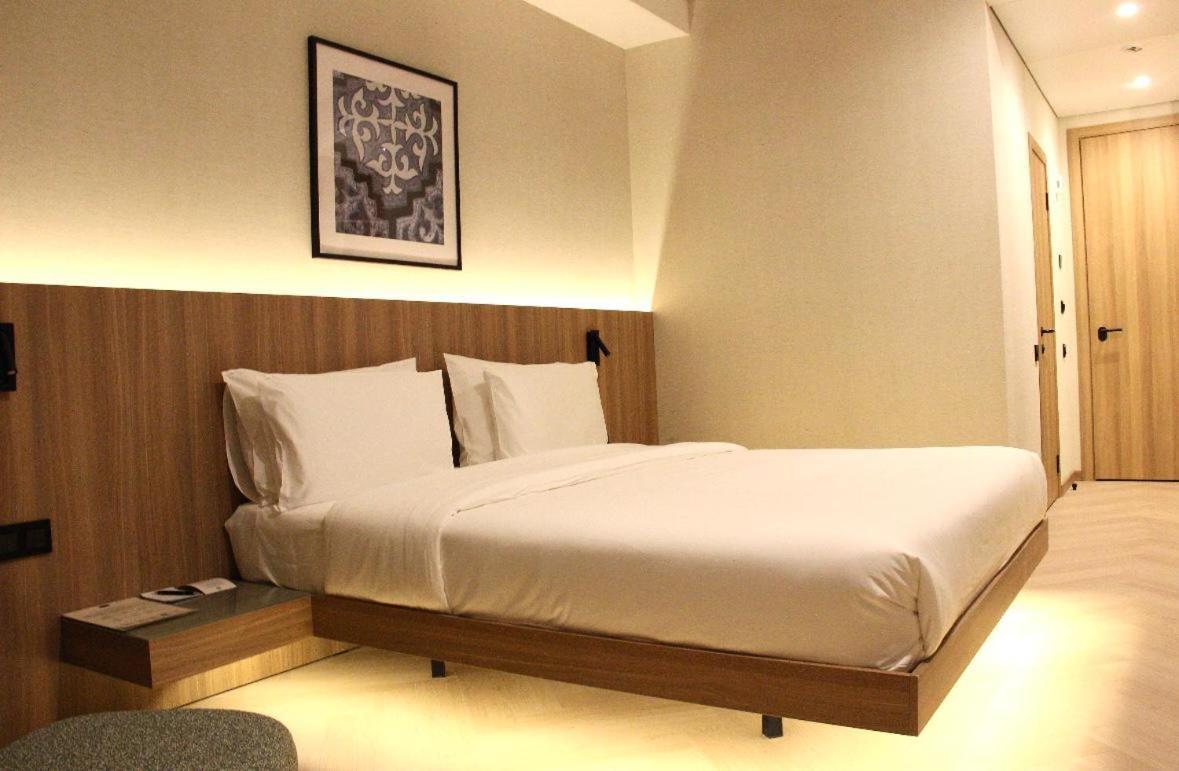 Resident Hotel Abay 阿拉木图 外观 照片