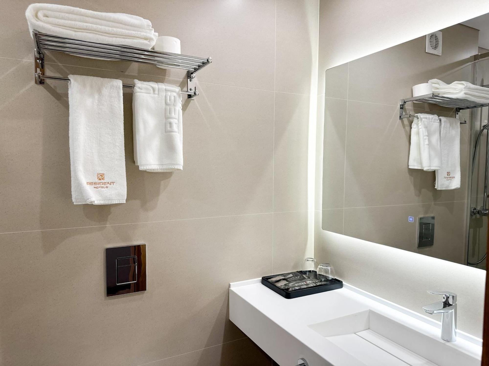 Resident Hotel Abay 阿拉木图 外观 照片