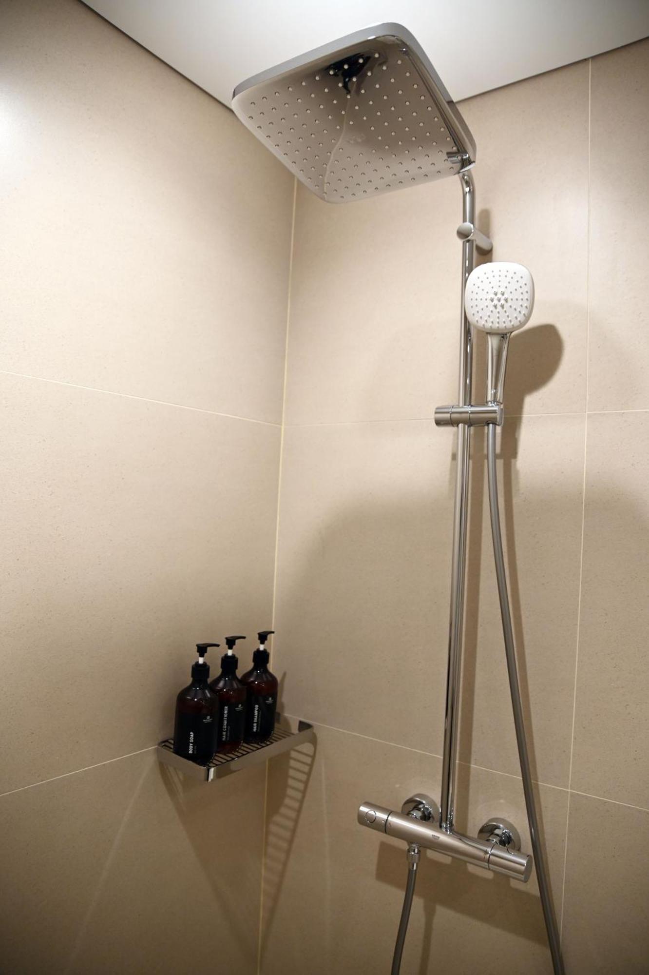 Resident Hotel Abay 阿拉木图 外观 照片